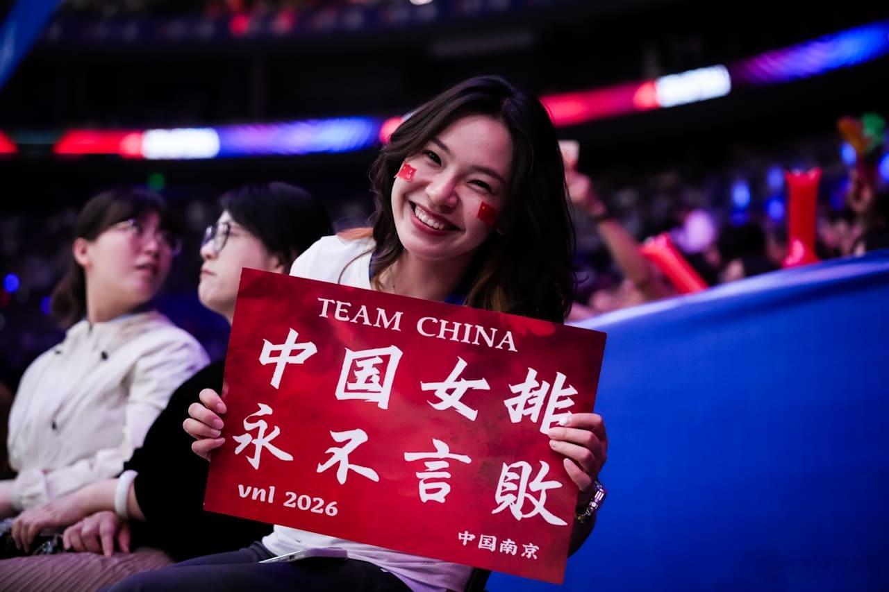 中国女排3比0塞尔维亚女排中国女排新华社：横扫塞尔维亚队中国女排胜在心态转变