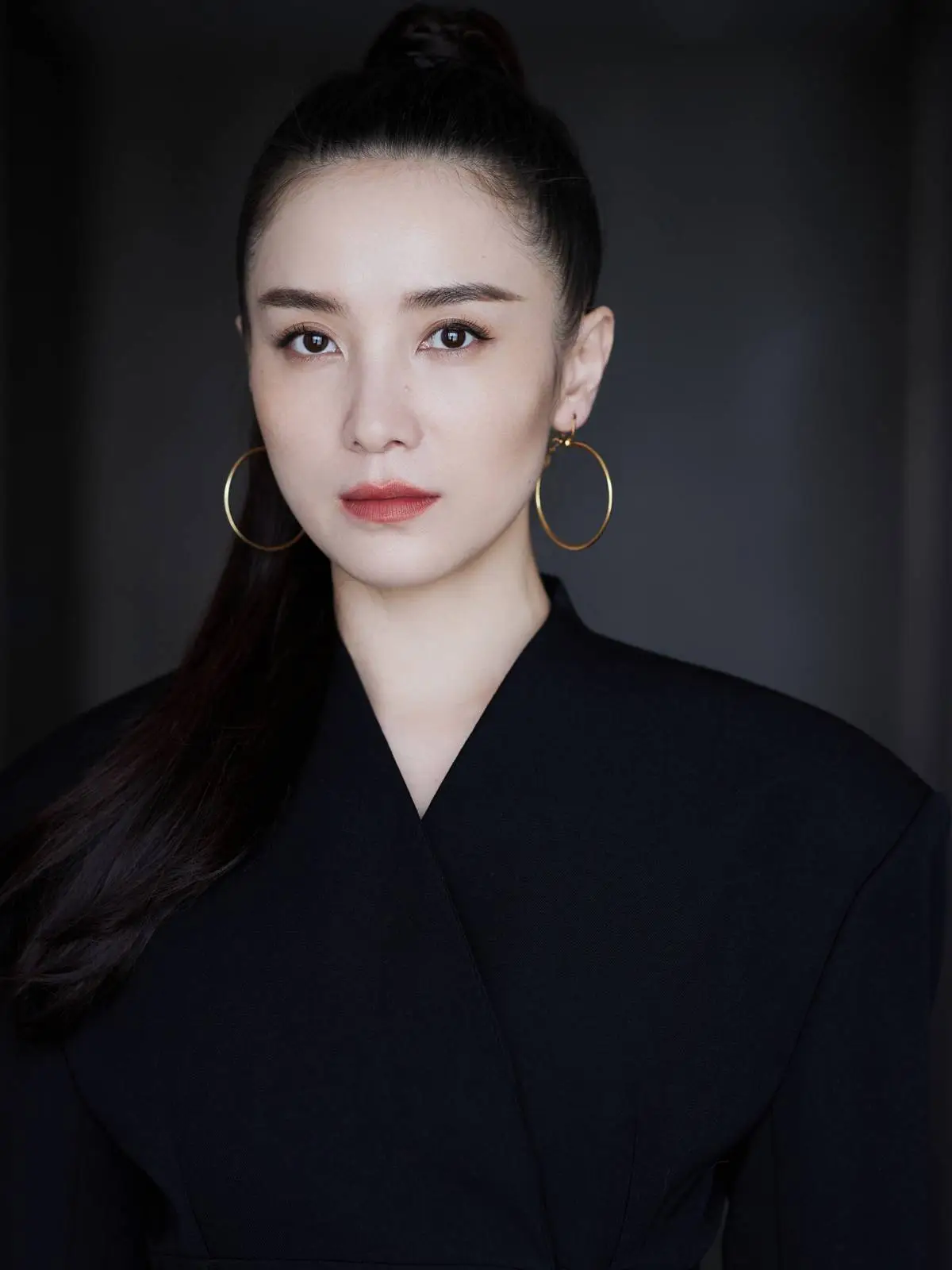 杨天真播客里，宋佳聊起今年影视行业开机率只剩去年30%，她没慌，反而说自己在调整节奏，做些“不忙的事
