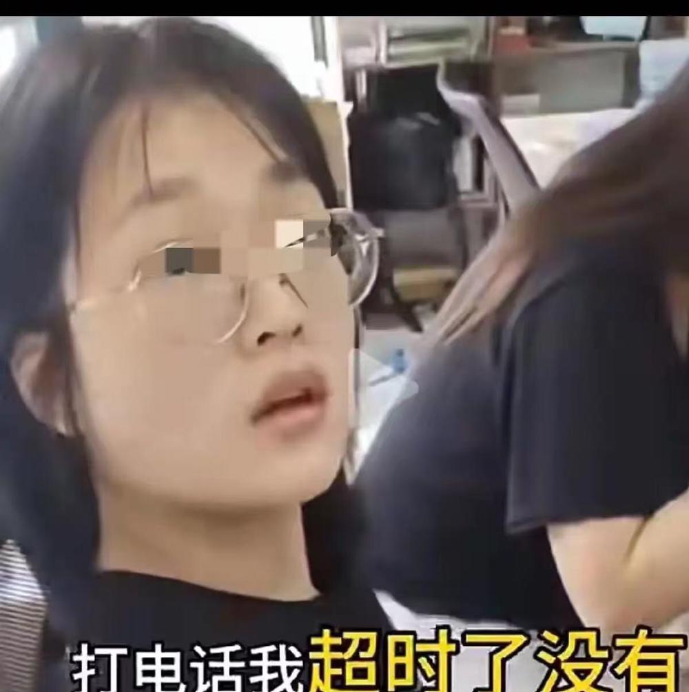 这个白嫖外卖的视频在海外播放量已经2000多万了，不得不说，小仙女丢人丢到海外
