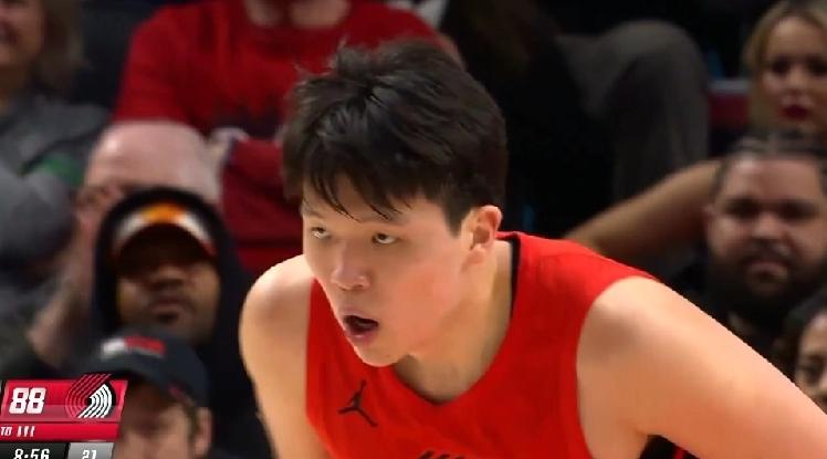 白瞎身高！NBA开拓者力克国王，杨瀚森2分+0板+1助，队里唯一一个0篮板的球员