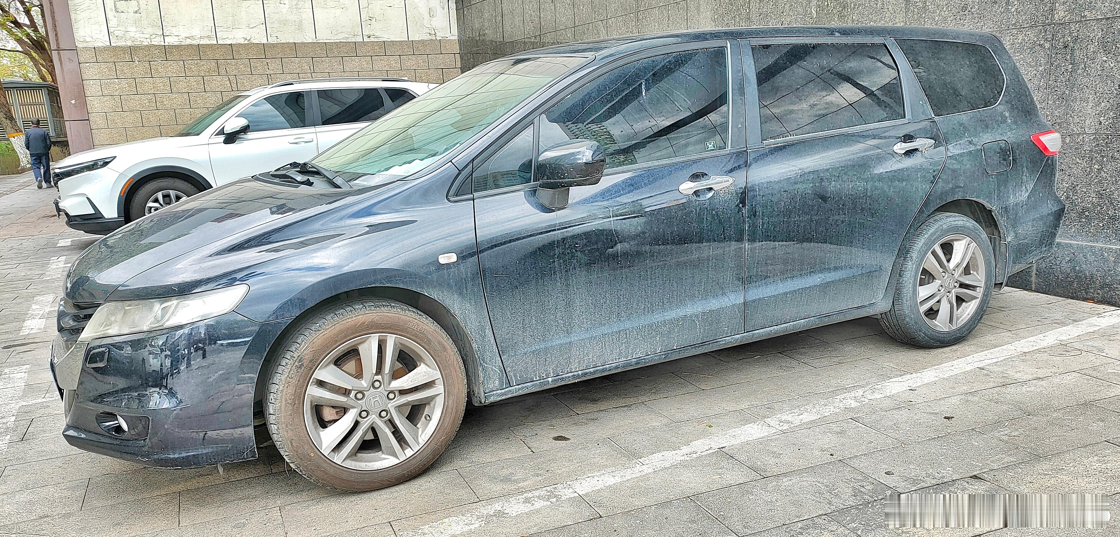 思域王奥德赛。。。后腿是civic同款H臂+1连杆。但是前腿把思域的麦弗逊换成了