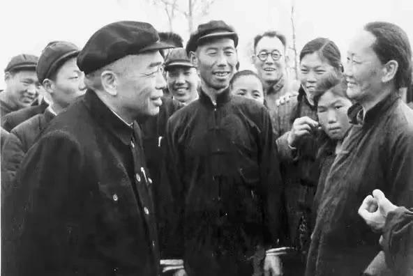彭德怀曾经说过，我们革命这么多年，有些农民还这么穷，我们对不起农民！彭德怀为