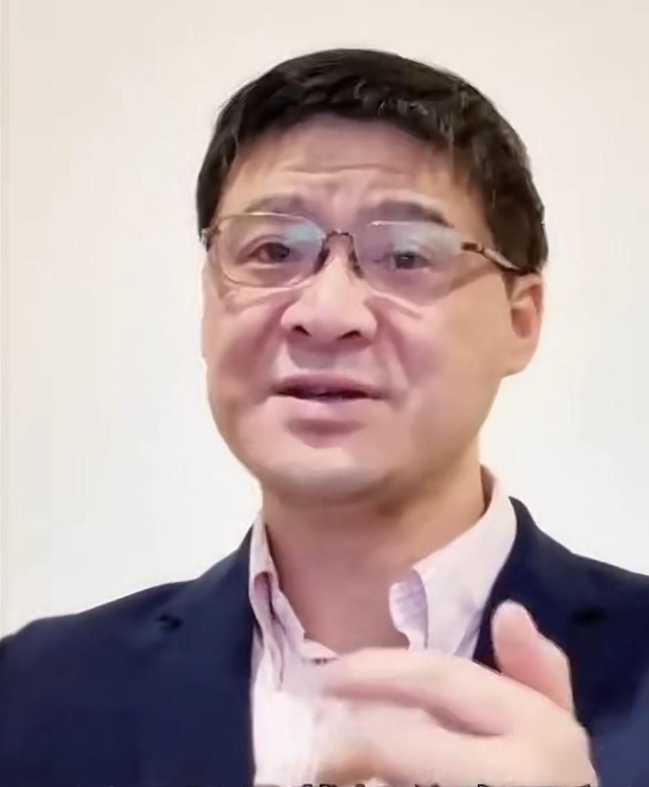 啥意思？消失很久的罗翔突然更新动态了，发了一个视频！首先他状态略显疲惫，可能