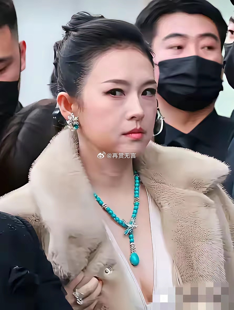 汪峰吃的越来越差了，章子怡起码五官很仙气飘飘。