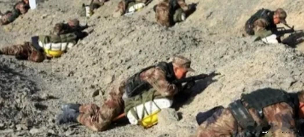 爆炸一响就趴？乌克兰老兵：这么做，命没了？别信电视剧。老兵从乌克兰前线回来，