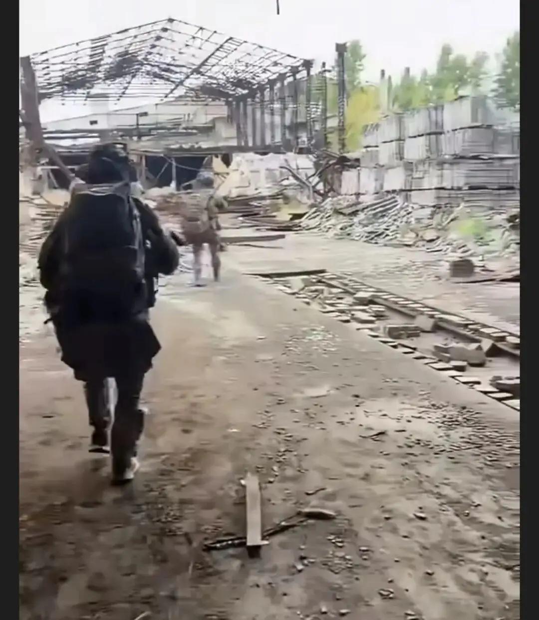 清剿行动还在继续，俄军的计划要落空了。前段时间，俄军通过小组