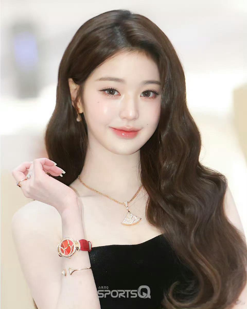 张元英扭头都没有颈纹论顶级爱豆的自我修养，内娱女明星别松弛了，都卷起来