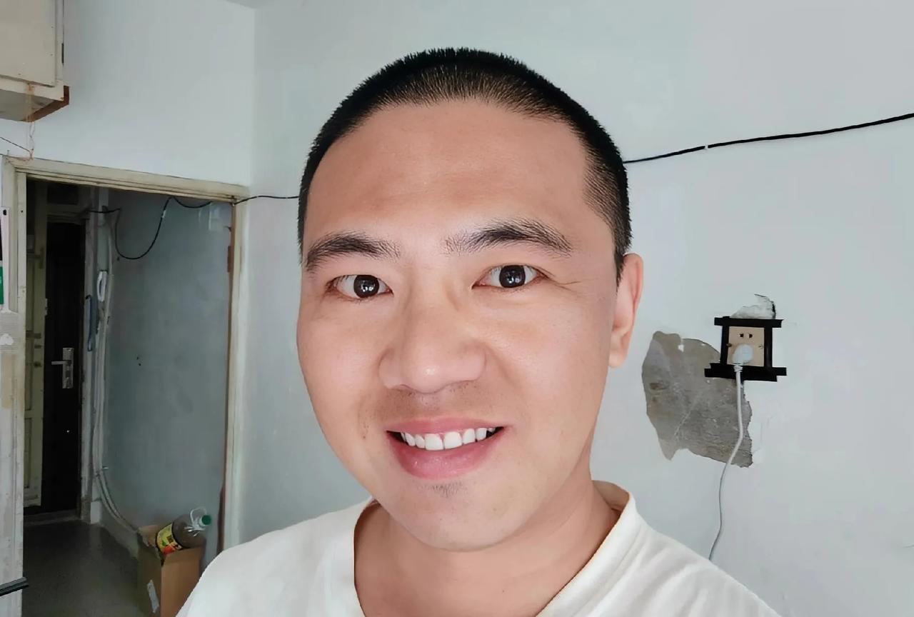 朋友建议我赶紧买车，他说现在车企一直在打价格战，甚至都在亏钱卖车，小汽车越来越便