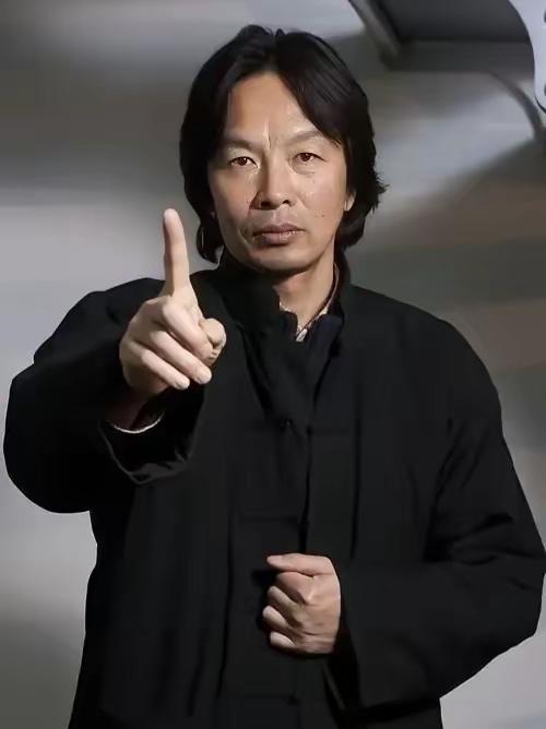 第一、再好的酒，也喝不出朋友；再贵的烟，也抽不走寂寞；再悲的诉，也换不来同情；再