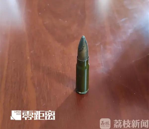 一颗在胸口“住”了十年的子弹，被一个山东大哥硬生生咳了出来。这画面听着像段子，