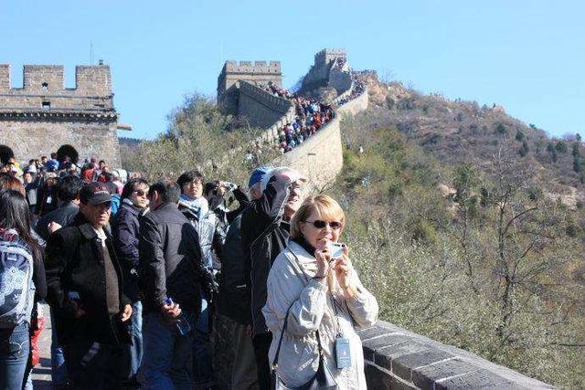 中国游客集体缺席日本，高市早苗才改口今年国庆长假，很多中国人凑出超长假期出境游玩。冰岛、埃及、首尔到