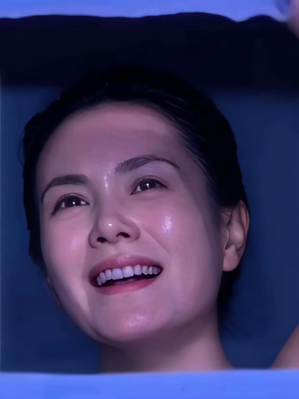 这张王菲的照片我怎么看着有点像演员车晓的的味道在里面呢？？？