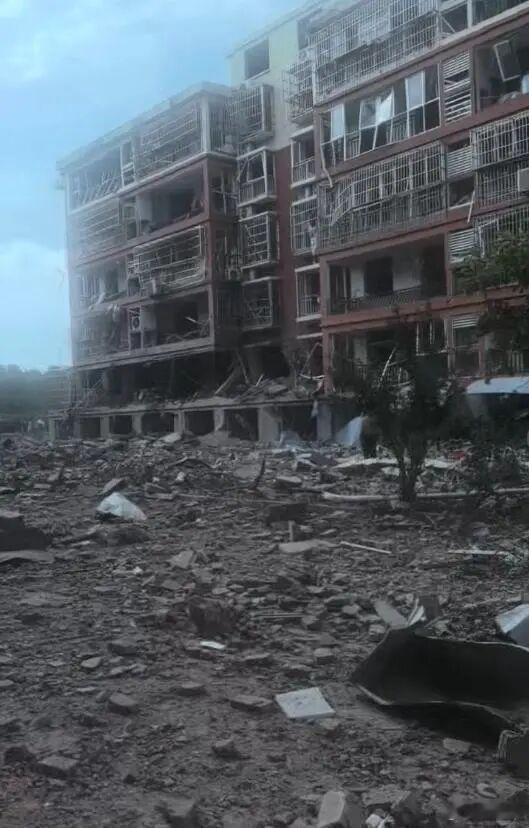 临沂一小区突发爆炸，屋内住有“待拆迁人员”8月21日，网传临沂市芝麻墩街道一社区