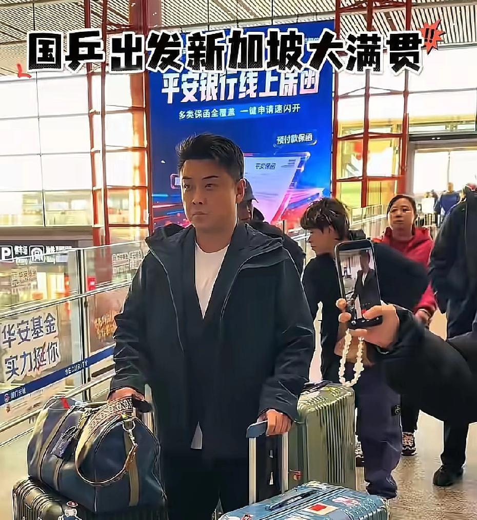 2月19日，一大早国乒出发新加坡，帅哥王～皓和琳酱带领的这支队伍，男孩女孩都是好