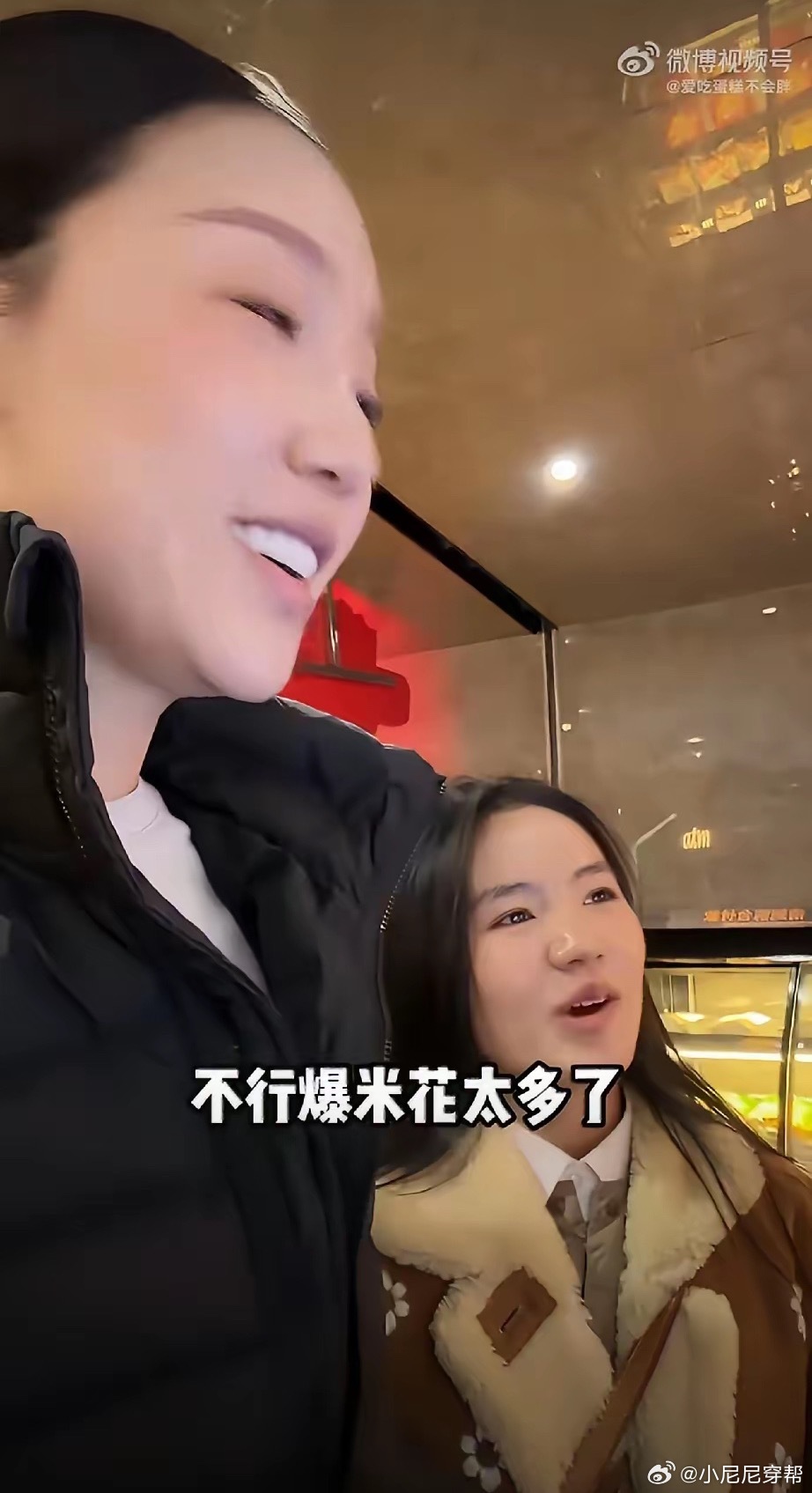 李勒优跟嫂子逛街，这边界感强得让人心疼！她知道嫂子不会让自己掏钱，看见小吃张嘴就