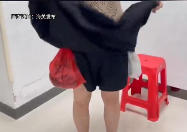 惊掉下巴了！深圳海关查获女子裙内藏229条活鱼，竟是禁止进境品家人们惊到没！深