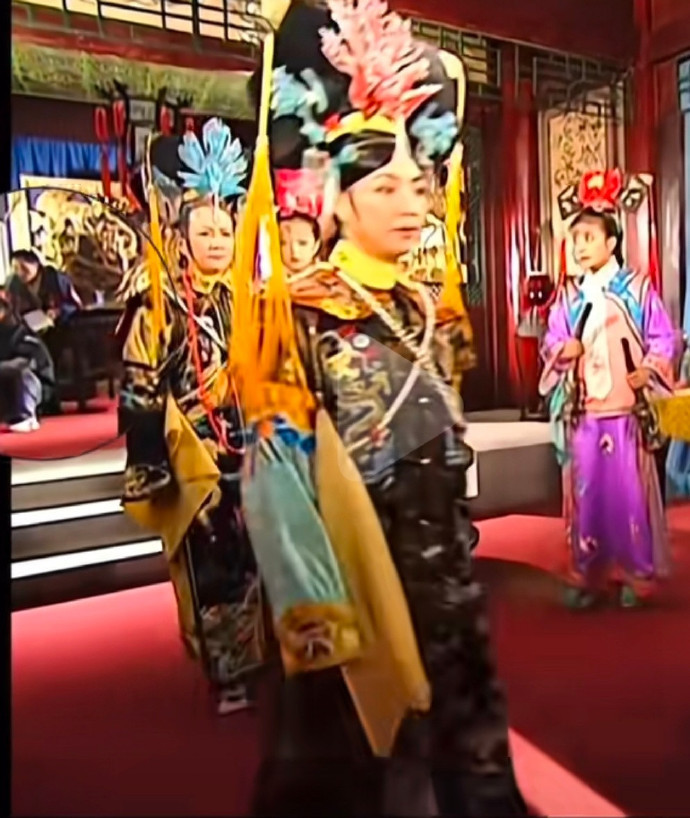重看《还珠格格》导演组们你们要不要回避一下，这儿演戏呢