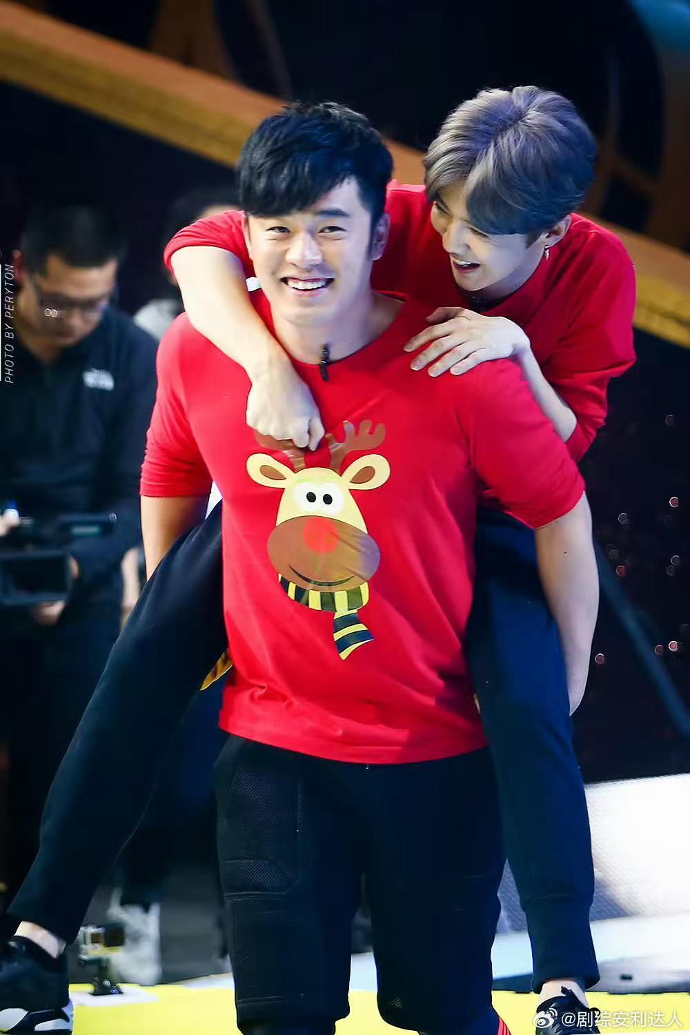 陈赫说邓超弹幕现在全在骂你邓超英文永远的痛哈哈哈哈哈比起那些刻意凹搞笑人设、装