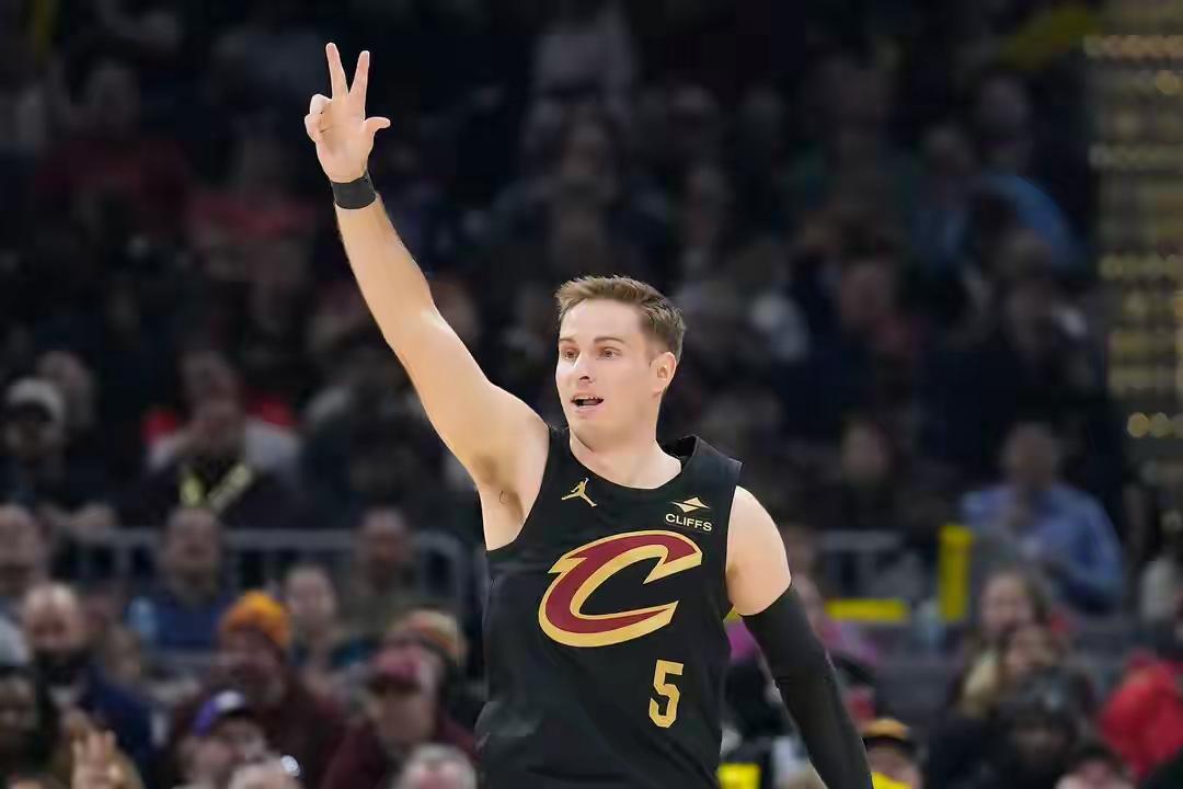 近两战累计15中3仅得7分，骑士神射手梅里尔成为全队最清醒的球员。塔图姆提前