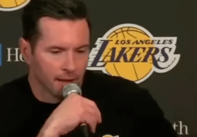 NBA常规赛快船对阵湖人的比赛已经结束，最终快船112-104战胜湖人。赛后，