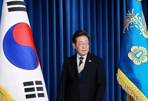 韩国总统李在明上任一周后，最新民调显示，58.6%的民众认为李在明的表现非常出色