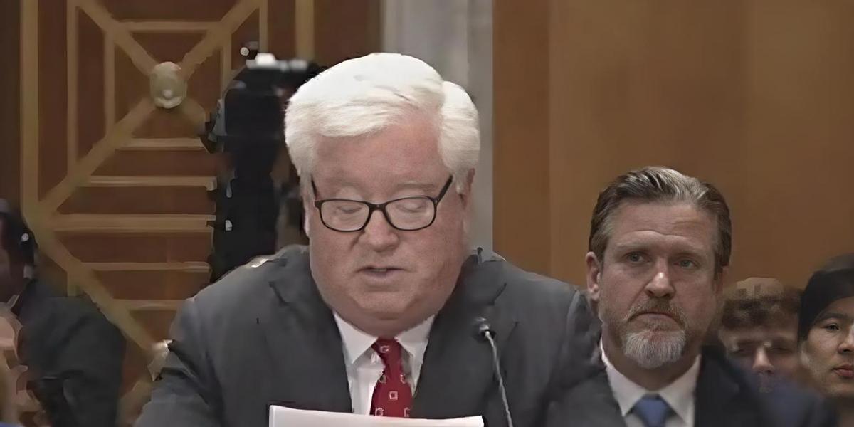 高市早苗要驱逐中国外交官，日本这波操作惹毛了中国。美国大使也来凑热闹，说别把外