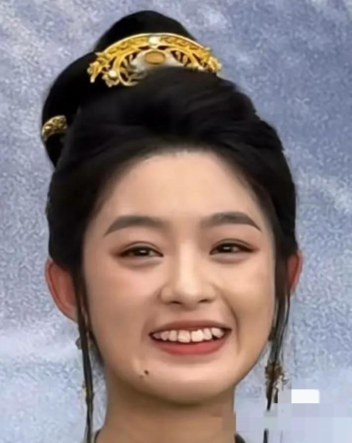 网友们不要放弃，黄小姐妈妈上热搜了。妈妈司玲霞以及奶奶某黄姓（deepseek都