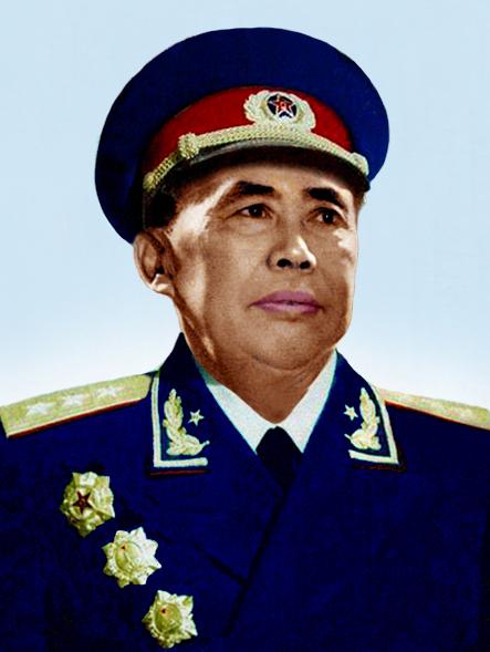 1955年昆明军区成立，秦基伟担任副司令员，谁是昆明军区司令员呢？谁是秦基伟的顶