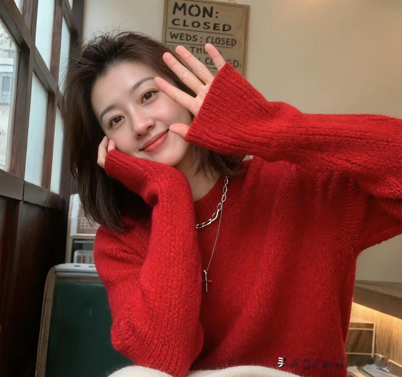 我们好像总是在快要抓住幸福时，才真切感受到它的美好；而真正身处幸福之中时，