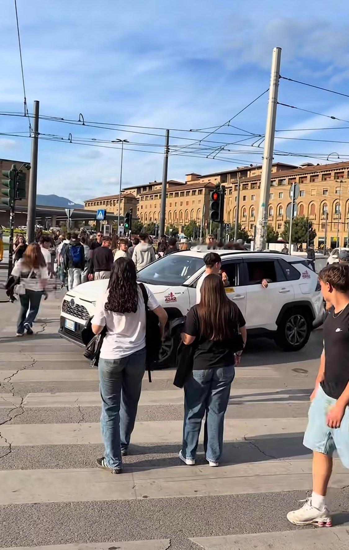 欧洲人不闯红绿灯的文章不少，最有意思的是被欧洲的狗教育的那一篇。闯红灯的那一刻，