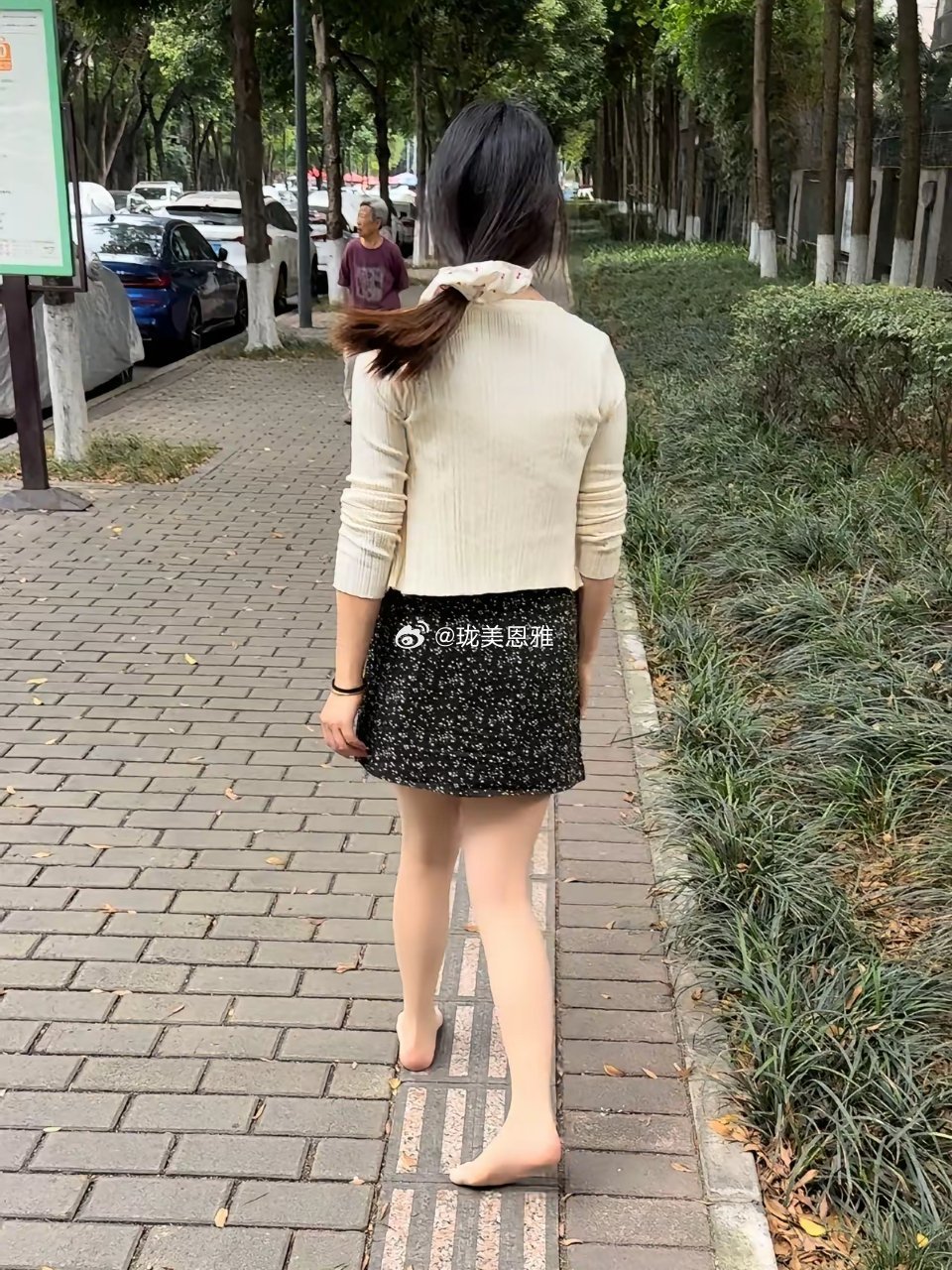 就因为她买了一双99的鞋子我就骂了她一句不会过日子她就生气把鞋扔在地上了，然后光