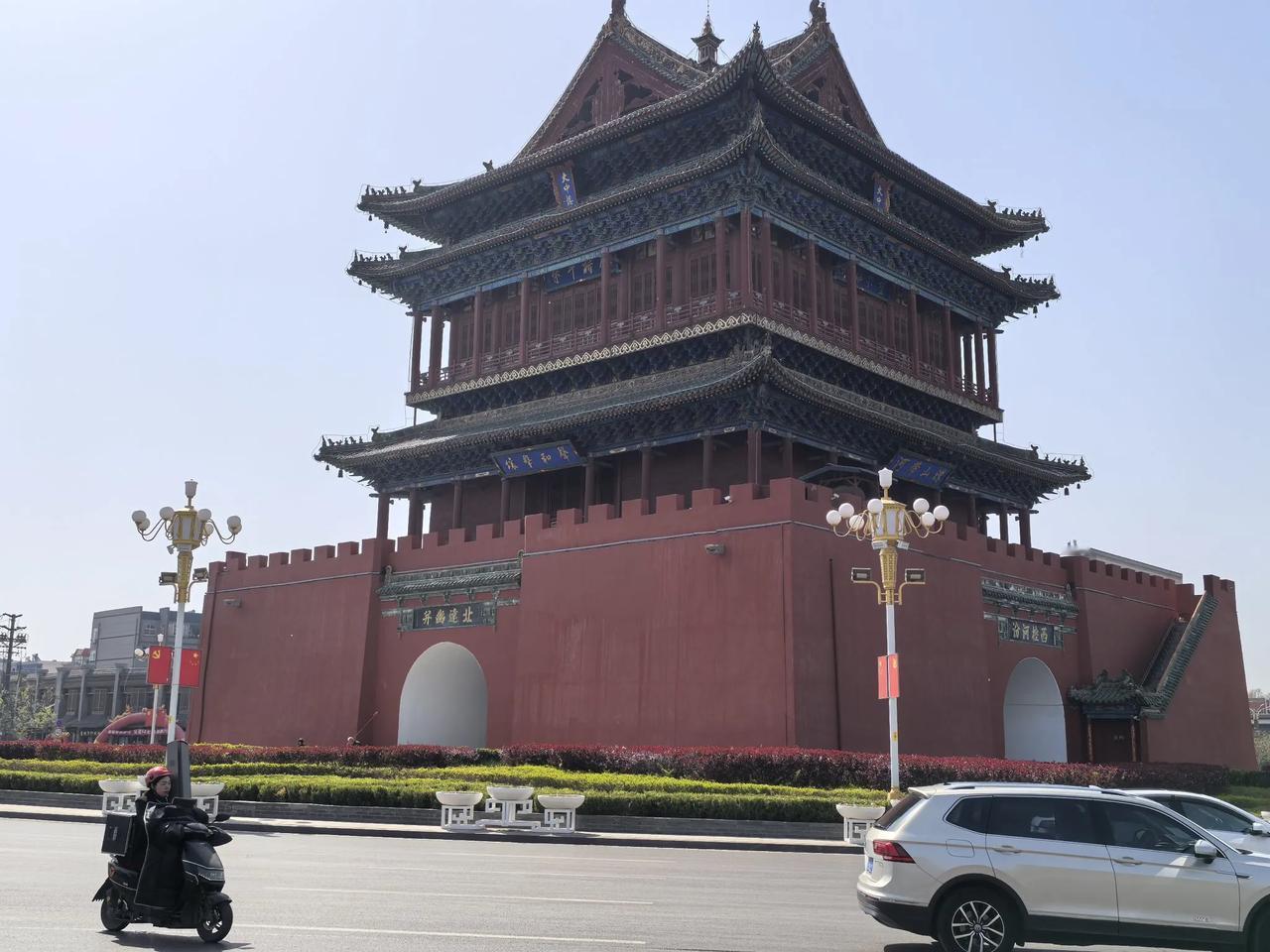 房市和股市同时进行年度级别的调整，引起的资本沉没是数十万亿、上百万亿人民币的天文