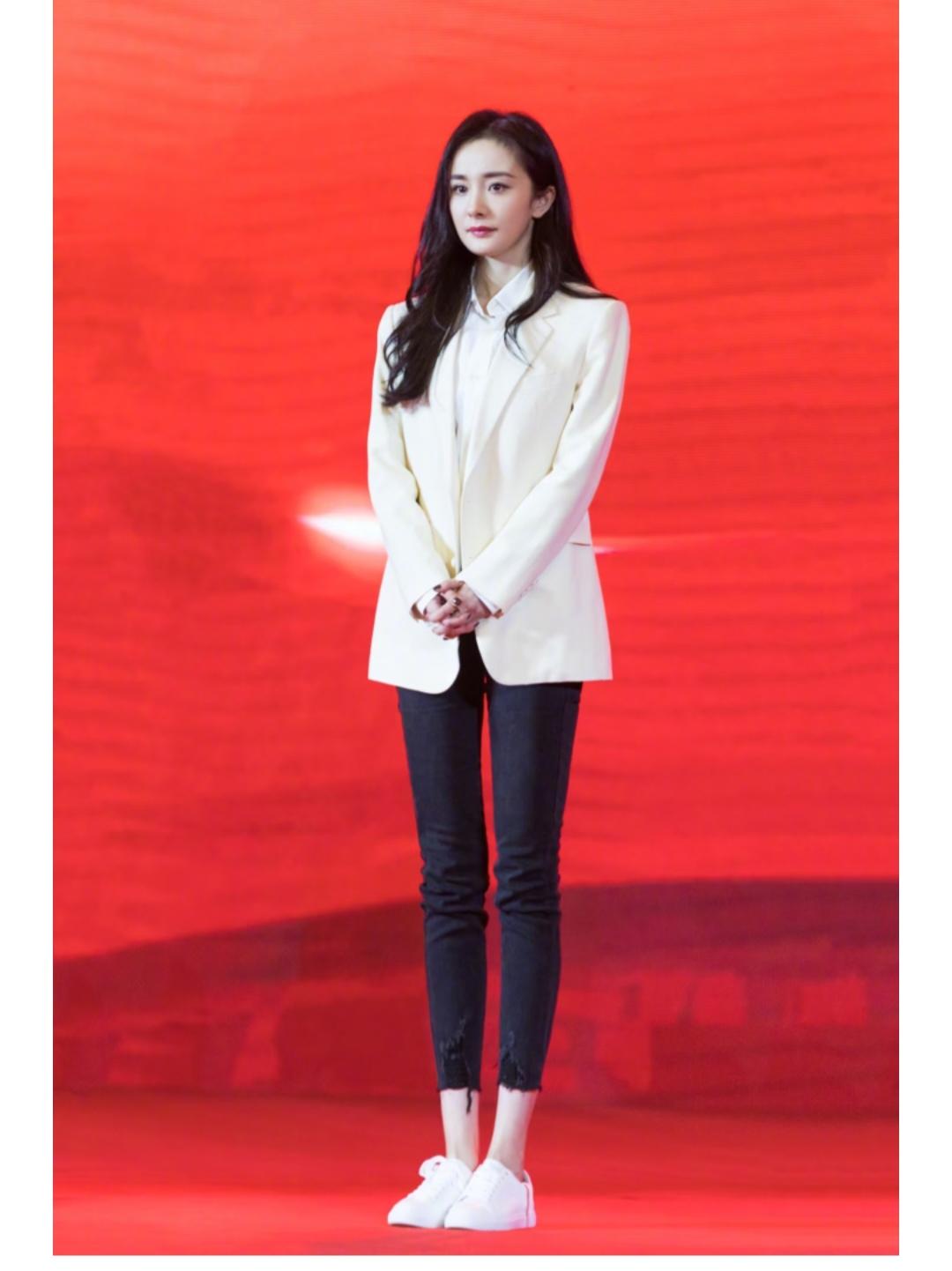 杨幂，是我见过穿小脚裤最好看的。