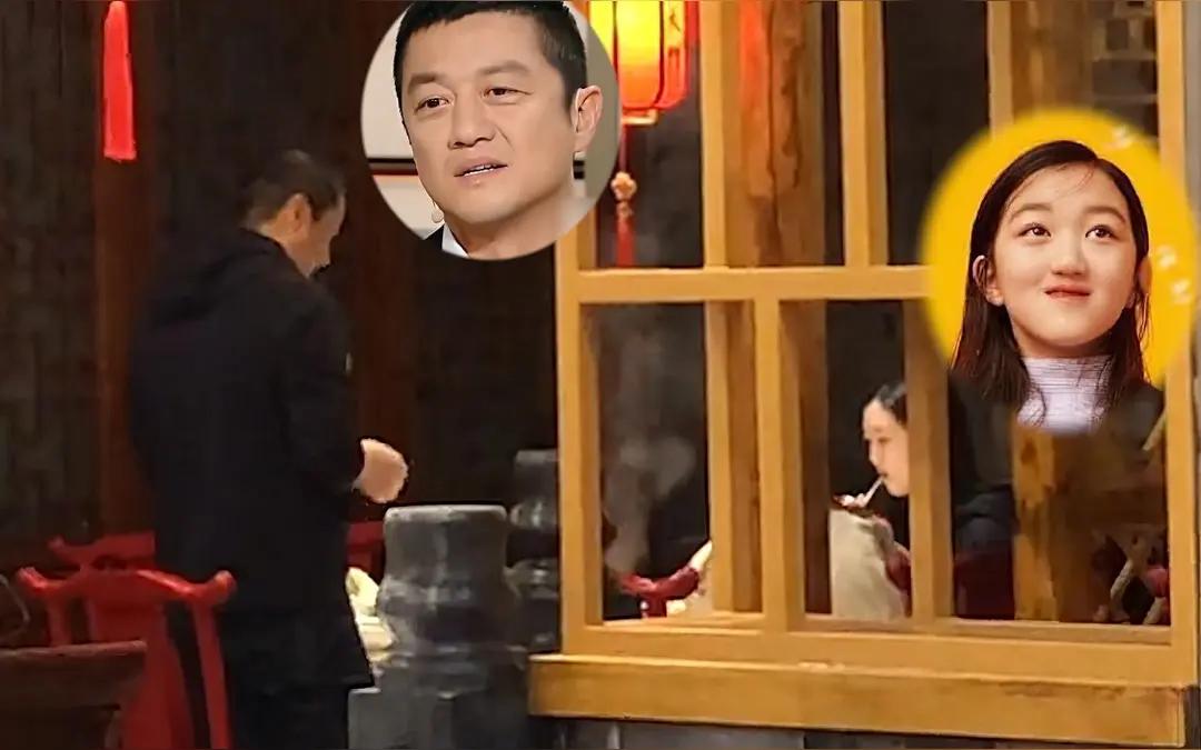 李亚鹏的翻红，无关流量与热度，全因女儿李嫣。李嫣将卖照片所得、李亚鹏把直播佣金，