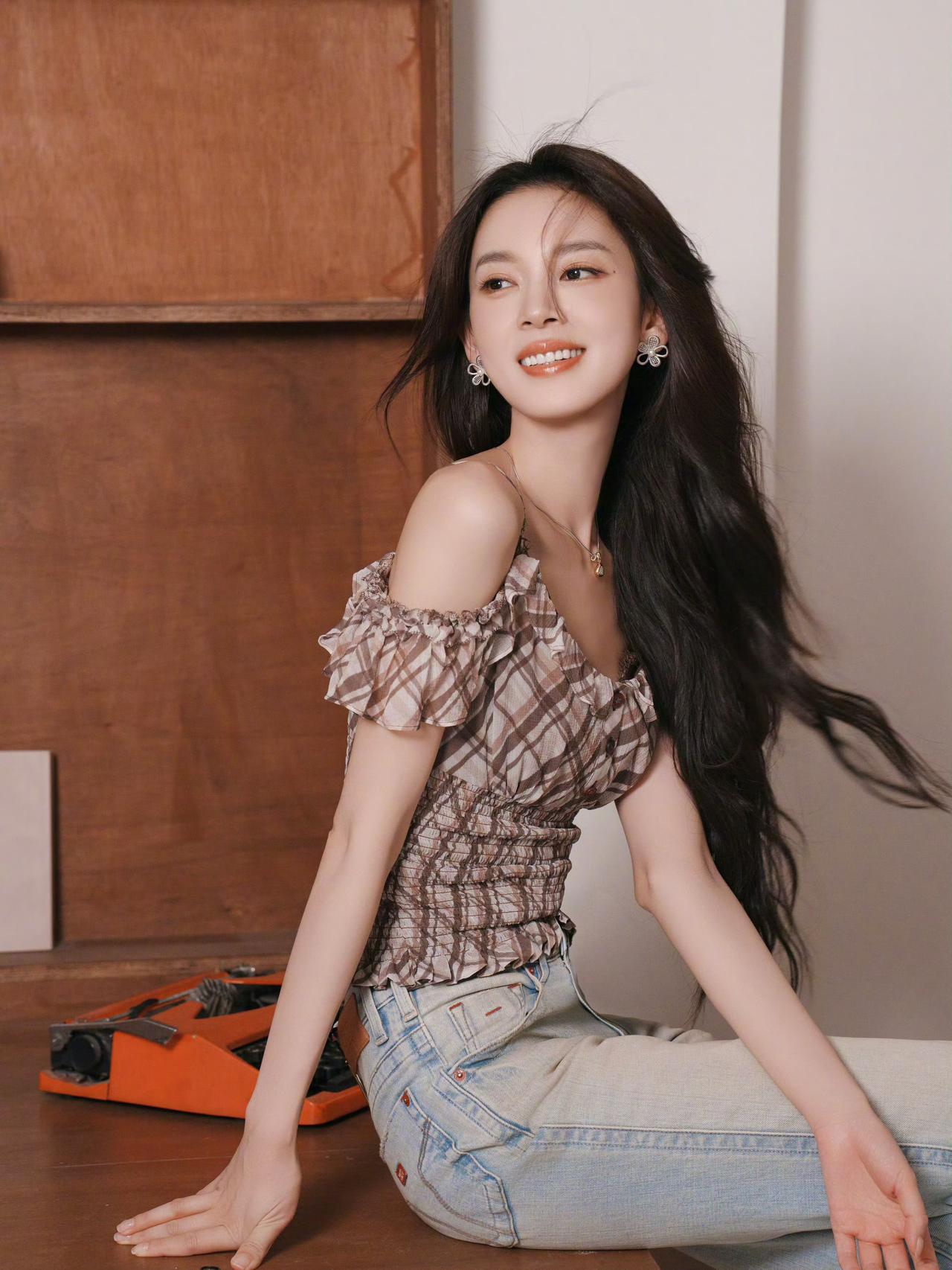温柔棕调，氛围感拉满，灵动明媚，捕捉瑶瑶独有的松弛美感🩷陈瑶
