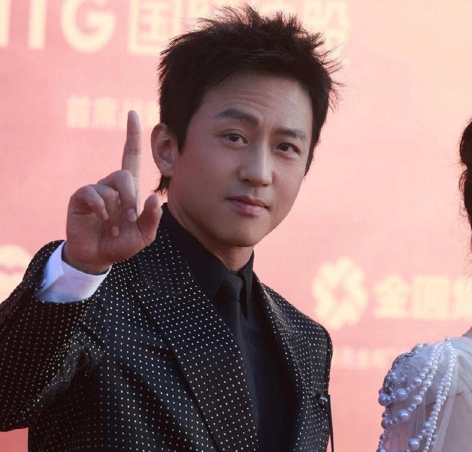 邓超也太狠了！发几条“神经病”视频，6小时狂揽百万粉，5天破千万，这让那些天天