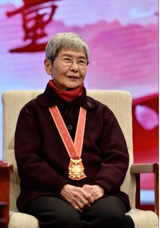 全网热议！极致反差！深耕敦煌数十载的国宝级院长，倾尽一生守护千年文脉，年薪最高仅