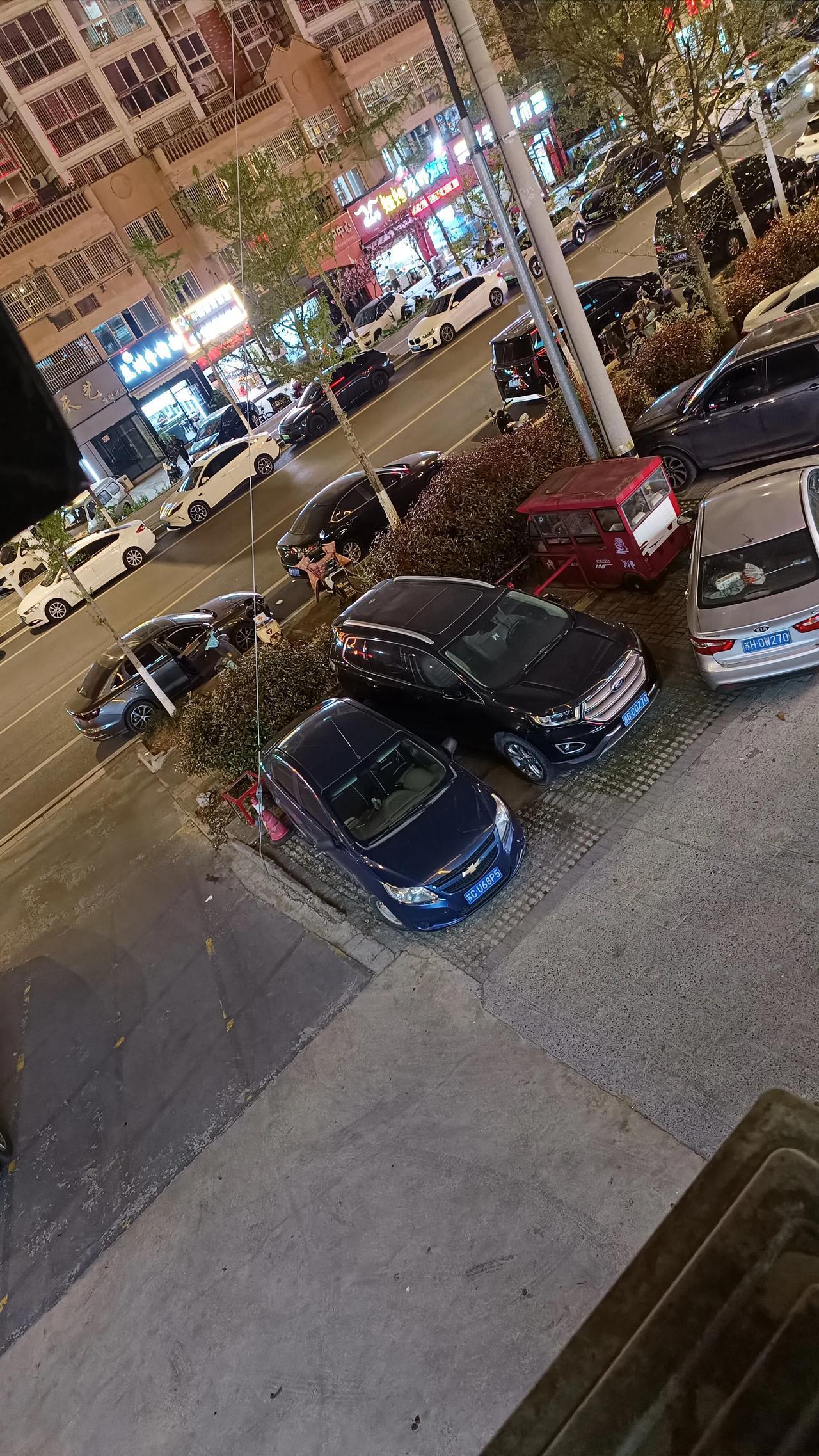 悠哉悠哉的一天又过来了，早餐营业额1800多，午觉睡到下午5点，从1点钟开始睡的