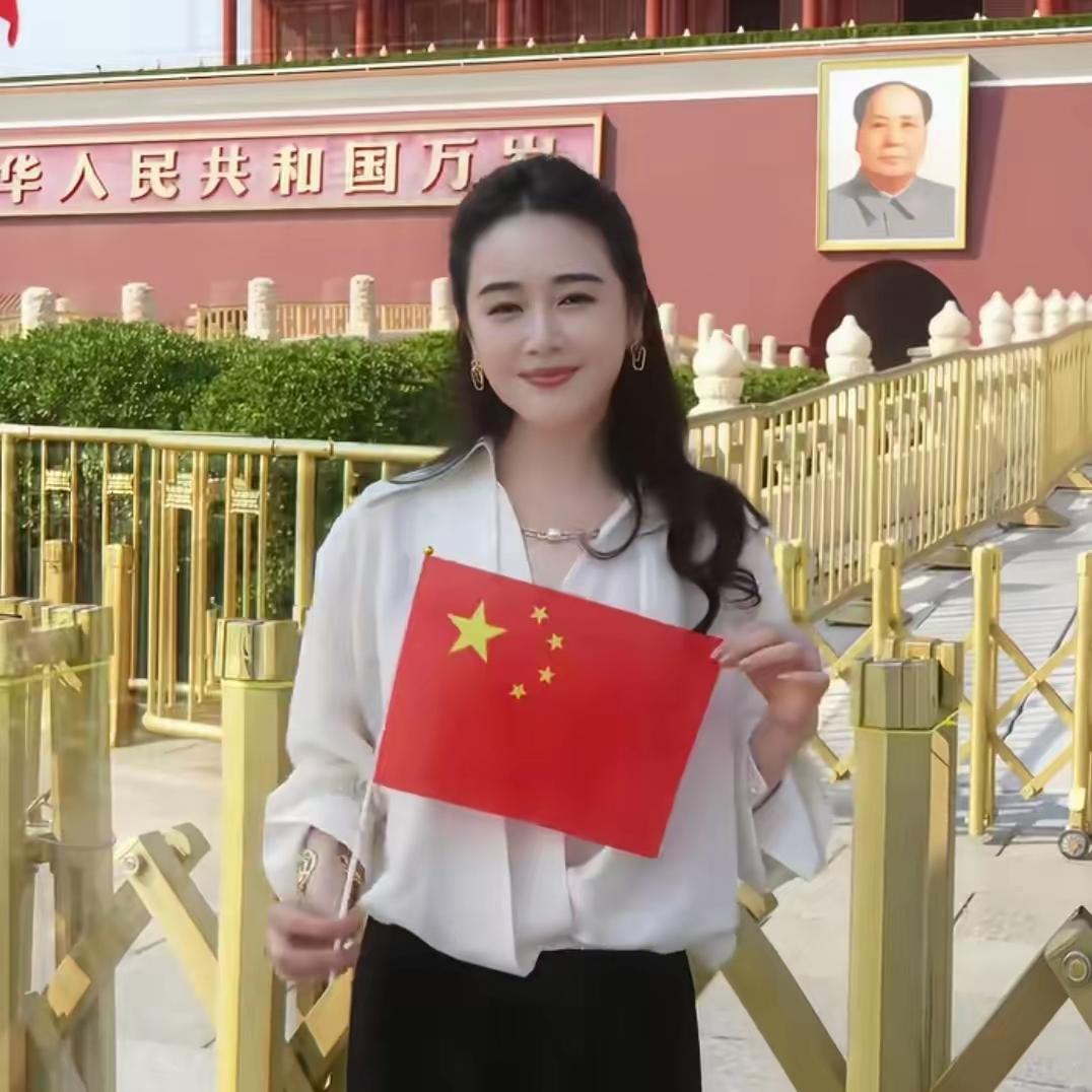 在北京市偶遇一位美女明星她真是太美了，不愧是陈道明的梦中女神你们认识她吗？