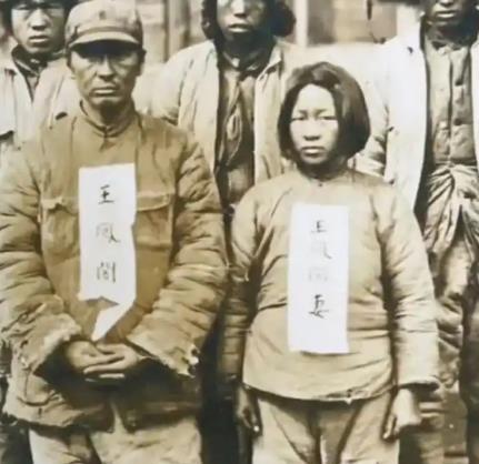1937年12月，日军残忍地把他的双手钉在磨盘上，并当着他和他妻子的面，对年仅四