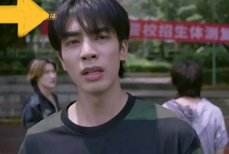 为什么宋威龙的颜值堪称内娱男明星的第一梯队，但是人气上不温不火。很大一个原因就是