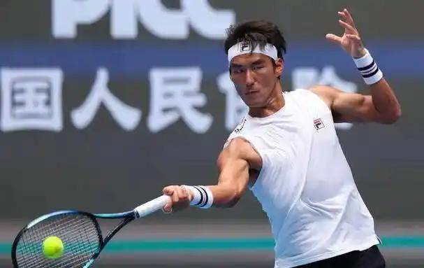 布云朝克特3-0打懵霍达尔，美网官方预测惨遭史诗级打脸！赛后霍达尔那个绝望的眼神