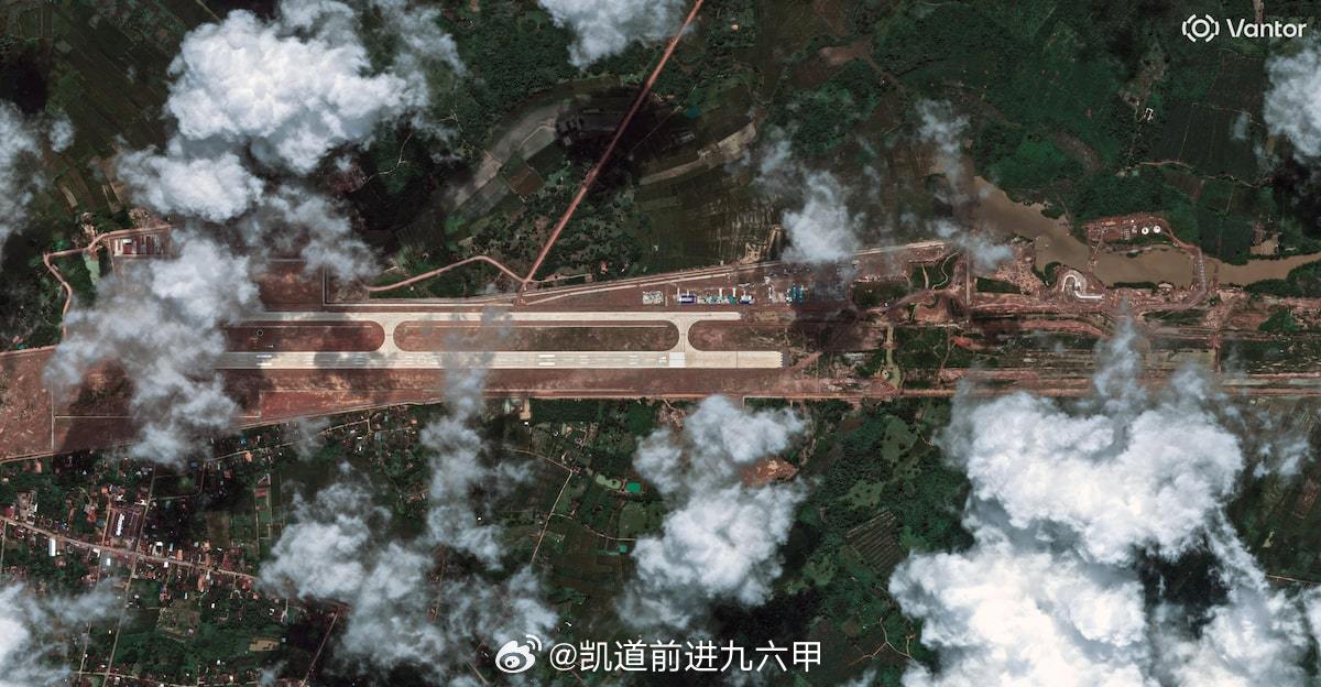 路透社发布了老挝班根空军基地较清晰的近期卫星影像，可见现阶段使用的跑道长度仅有约