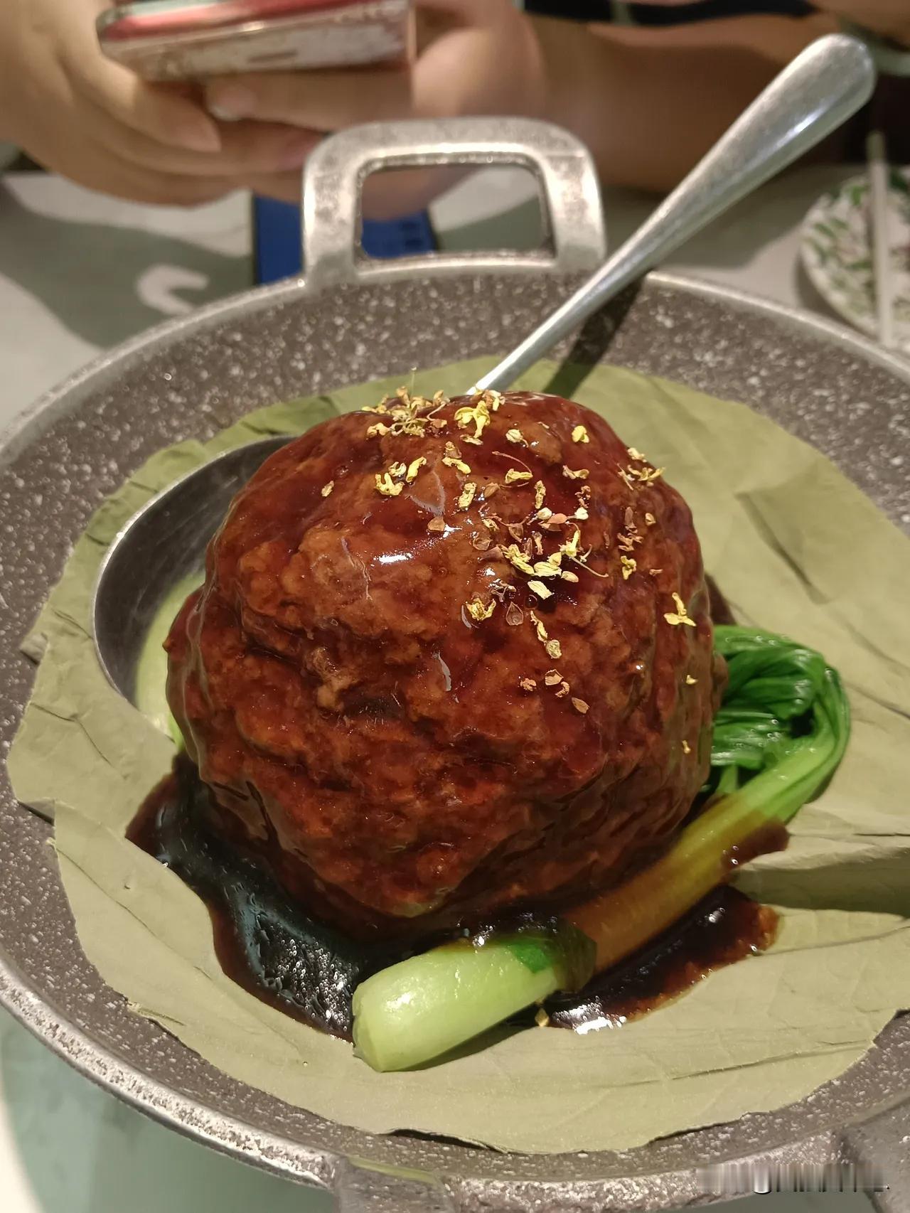 预制菜的使用在饭店已经很普遍，今天去了夫子庙一家淮扬菜馆。点餐2分钟，狮子头就上