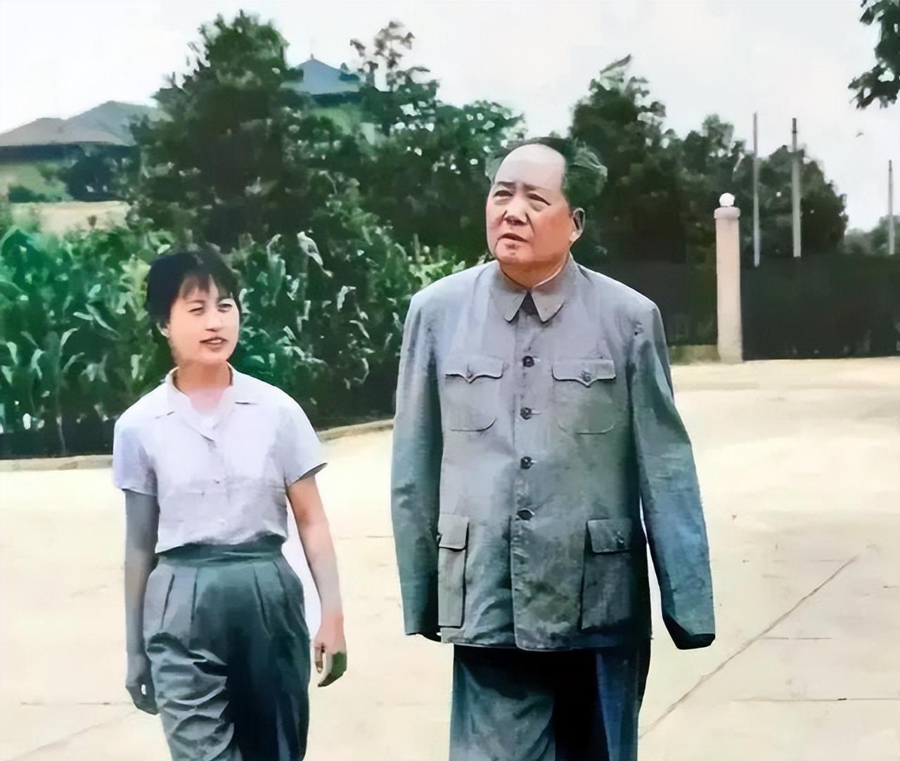 1962年，对印自卫反击战期间，毛主席正在听中印战争的战报，谁料，突然听到印度派
