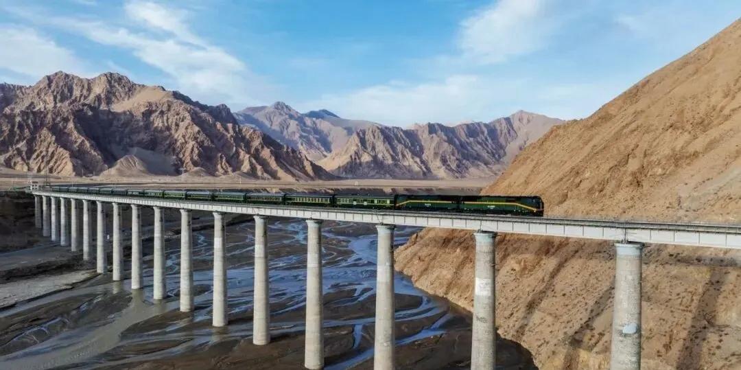 近日，青藏铁路格尔木至拉萨段（下称格拉段）电气化改造工程施工图审核招标公告正式发