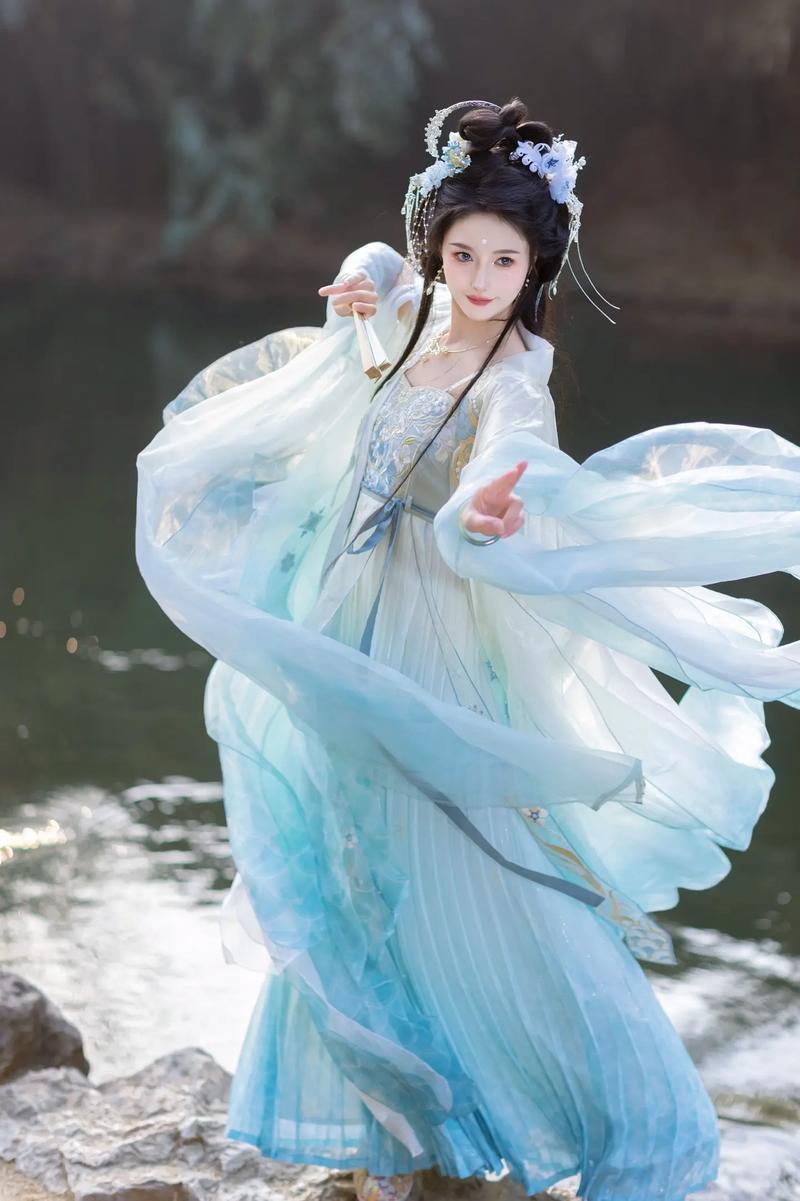 央视一锤定音汉服断代锁定大明元清直接“查无此项”！这波操作让网友炸开了