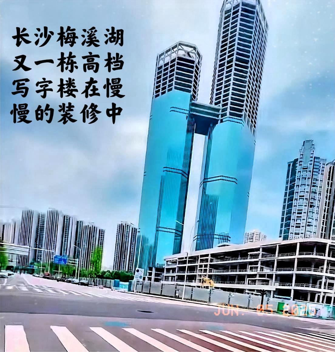 在长沙梅溪湖，大家有没有注意到，之前与长沙梅溪湖金茂大厦同步建设的晟通国际高档购