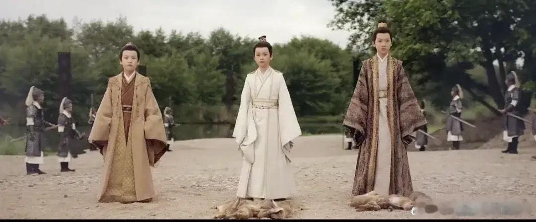《书卷一梦》南珩跟南瑞楚归鸿等一同参加狩猎比赛南珩射中4只野兔，楚归鸿也是4只，