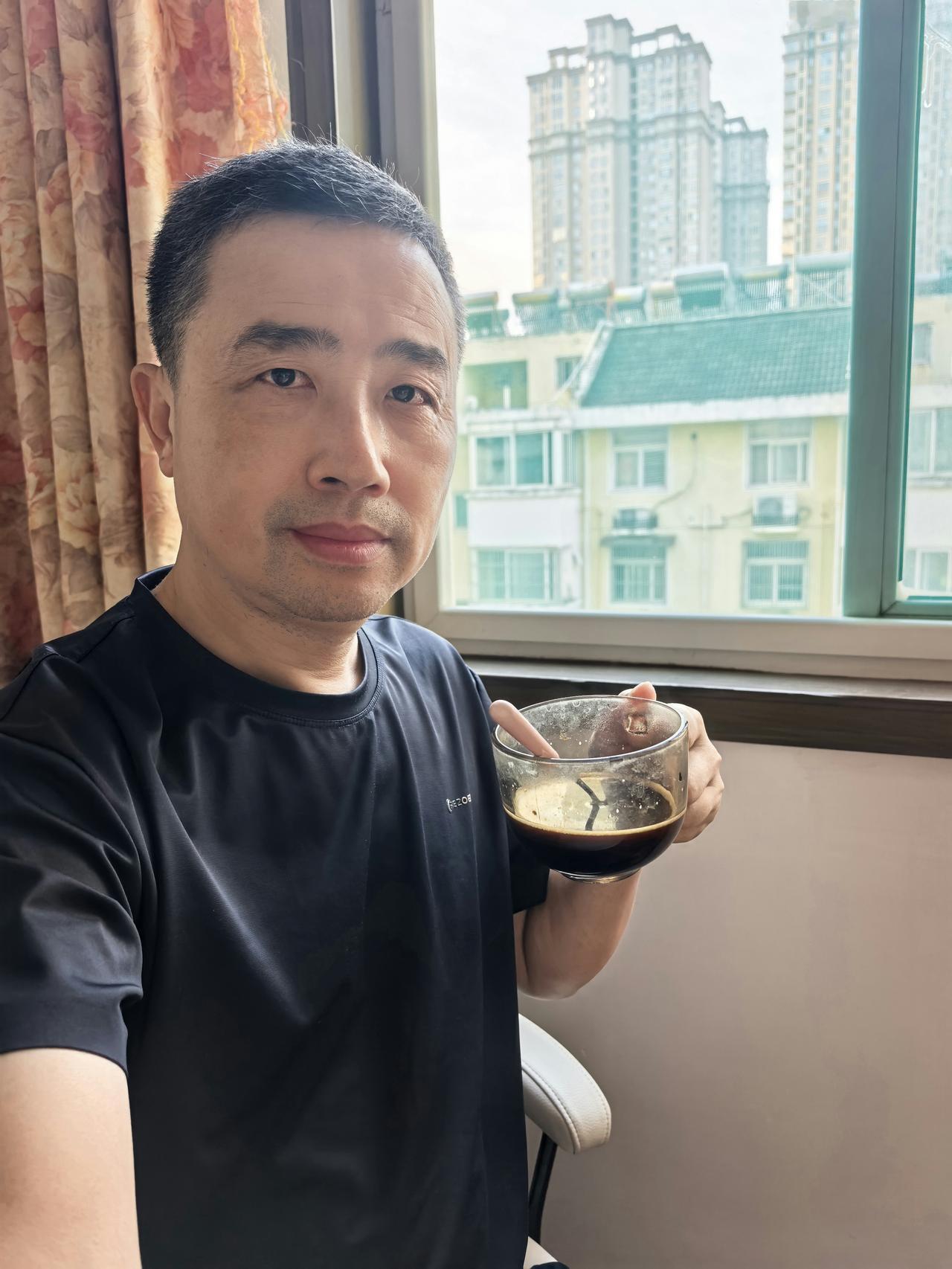 退休以后，戒烟戒酒，管理身材，稳住体重。我的体重一直维持在130斤，偶尔掉